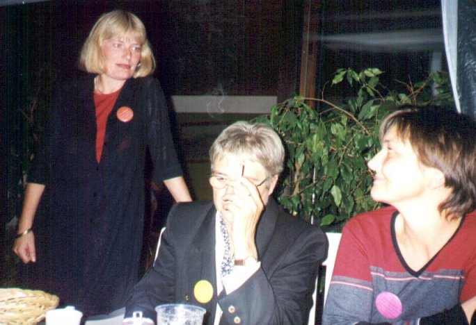 Mine dejlige kollegaer fra Aabenraa - Anette, Vicki og Mette - den 25. september 1999.