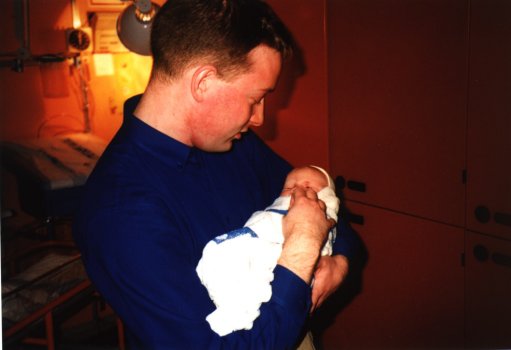 Morbror og Lukas - 1 time gammel ! - den 22. november 1999.
